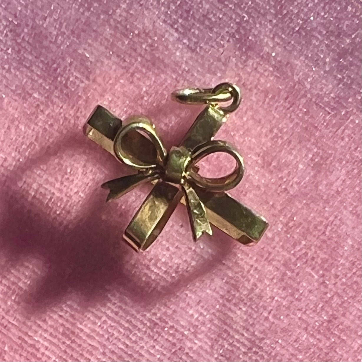 Vintage 14k Bow/Present Charm