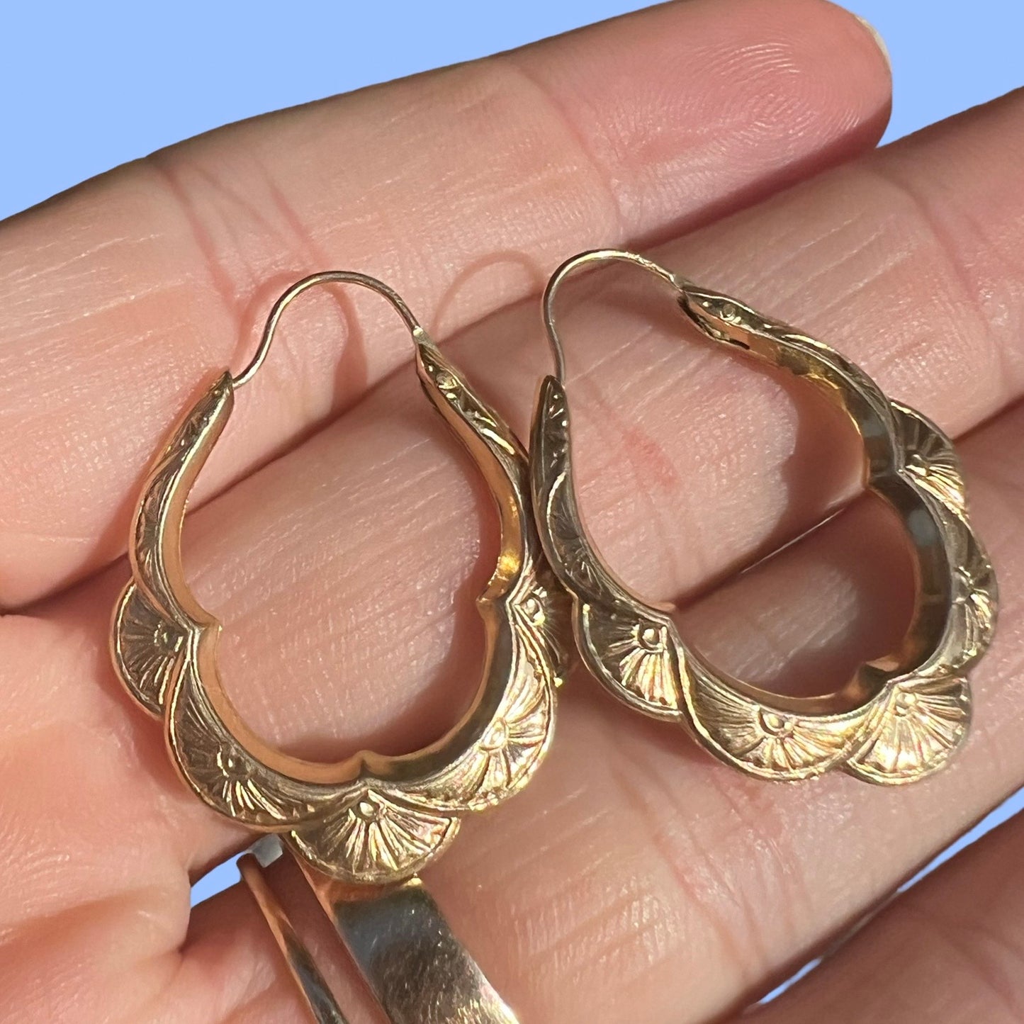 Vintage 14k Scalloped Hoop earrings