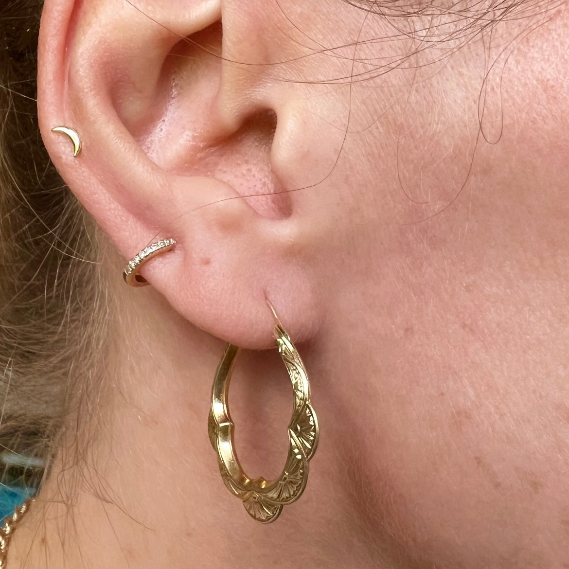 Vintage 14k Scalloped Hoop earrings